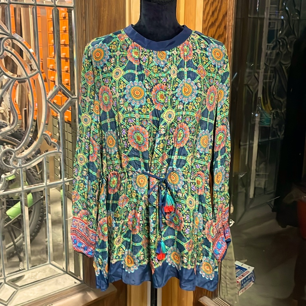 Tanvi Kedia for Anthropologie beautiful rayon blouse. Size 10.